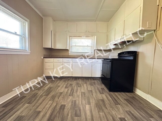 Building Photo - Home for rent in Adamsville **ACCEPTS SECT...