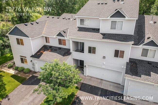 Building Photo - Open Layout TH w/ Top Level Bedrooms