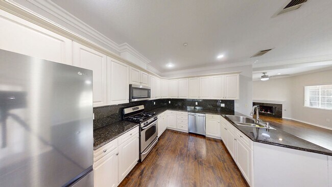 Building Photo - Beautiful 2 bed 2 1/2 bath Condo in Redlands, Ca.