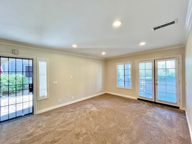 Foto del edificio - 2bd/2bth Apartment in Santee with In-Unit ...