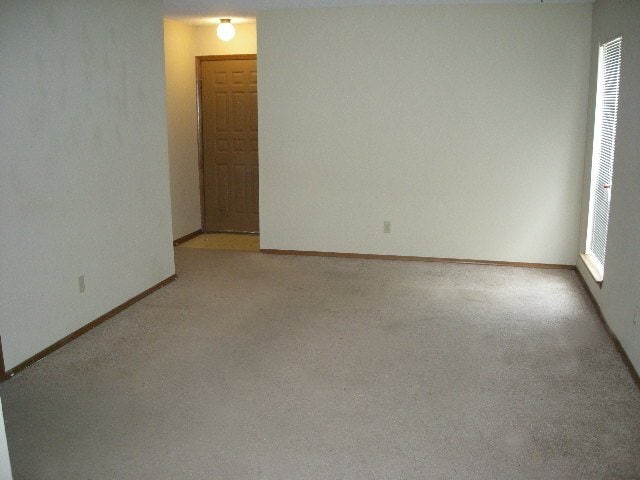 Building Photo - 718 Swan Lake Rd