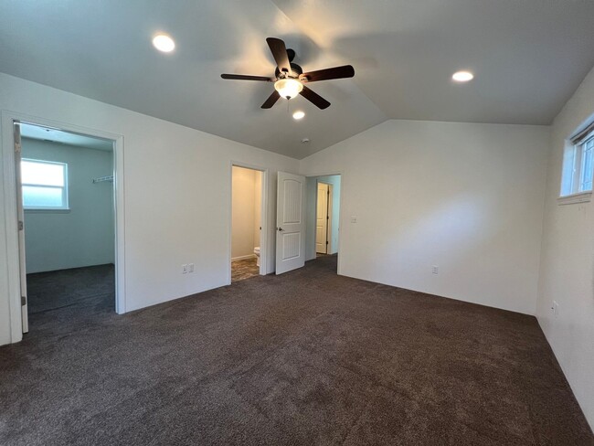 Foto del edificio - 3/2.5 House in Central Ashland location | ...