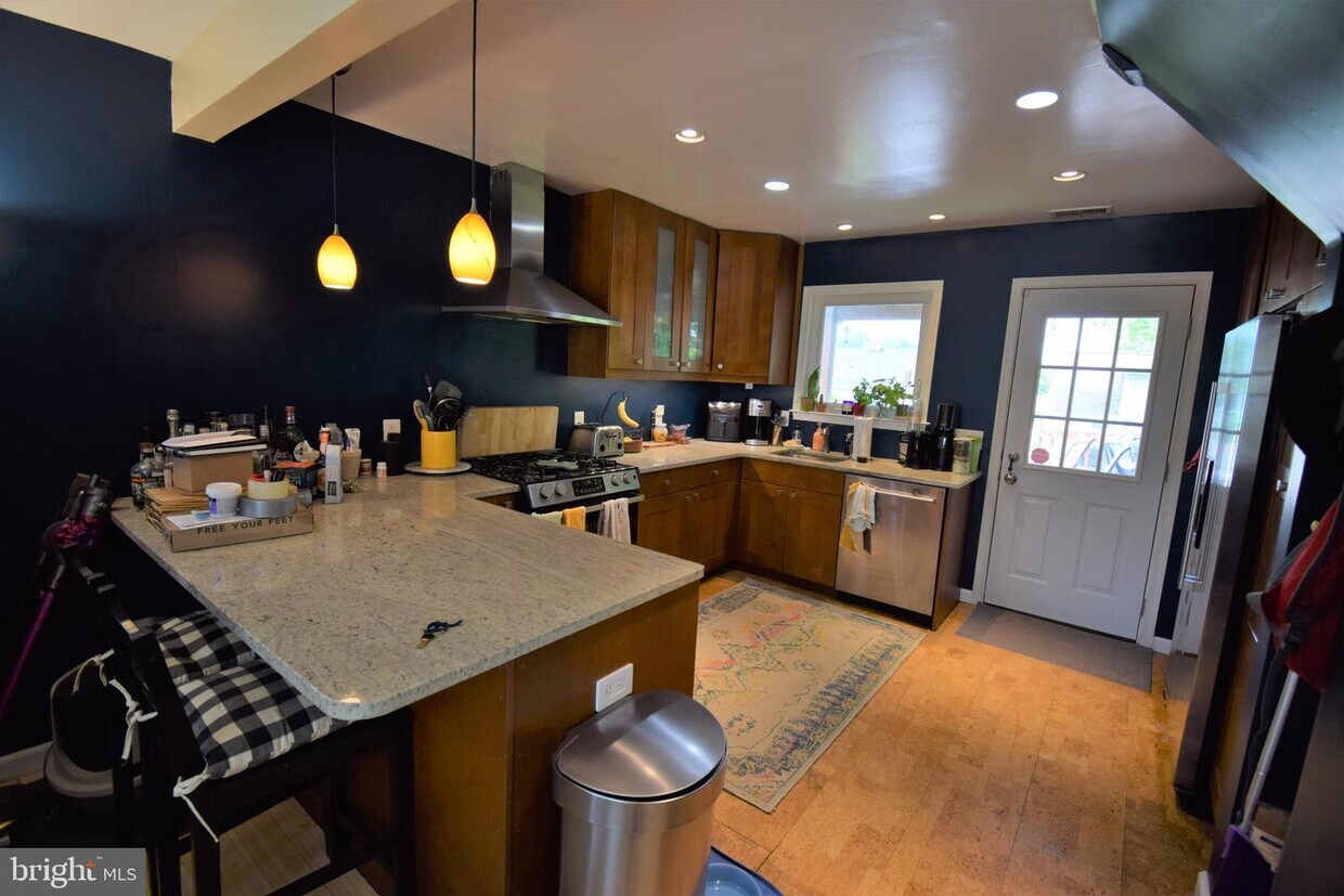 Foto principal - 6824 Donahue Ct