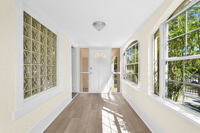Foto del edificio - 511 NW 44th St