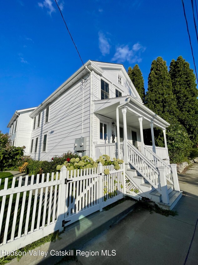 Primary Photo - 536 Columbia St