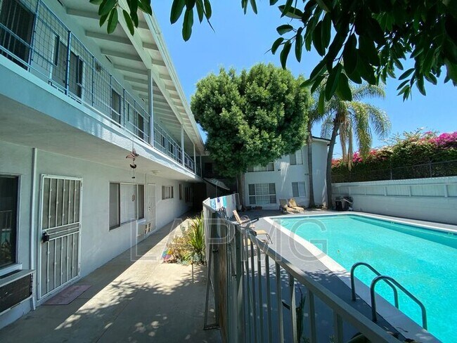Building Photo - 5230 Vesper Ave