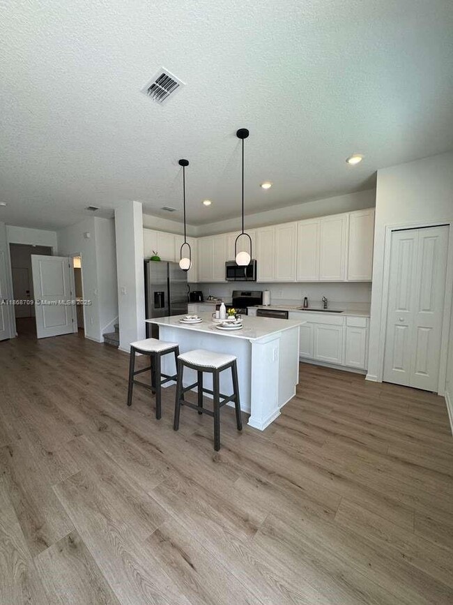 Building Photo - 2954 Savoir