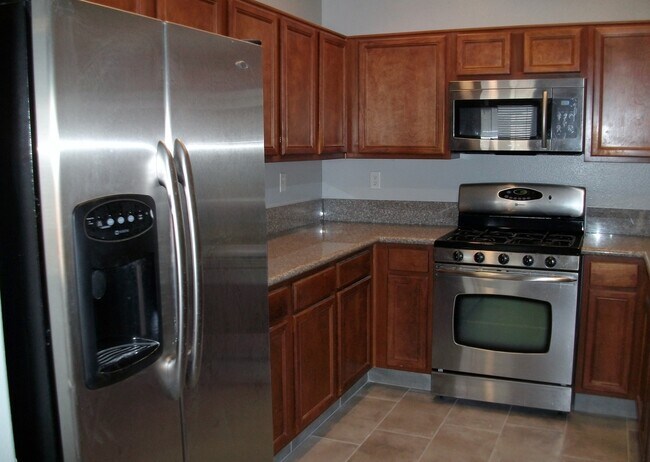 Building Photo - Beautiful 2 bd, 2 bath home in D'Andrea wi...