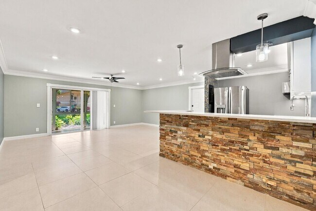 Building Photo - 3017 N Oakland Forest Dr