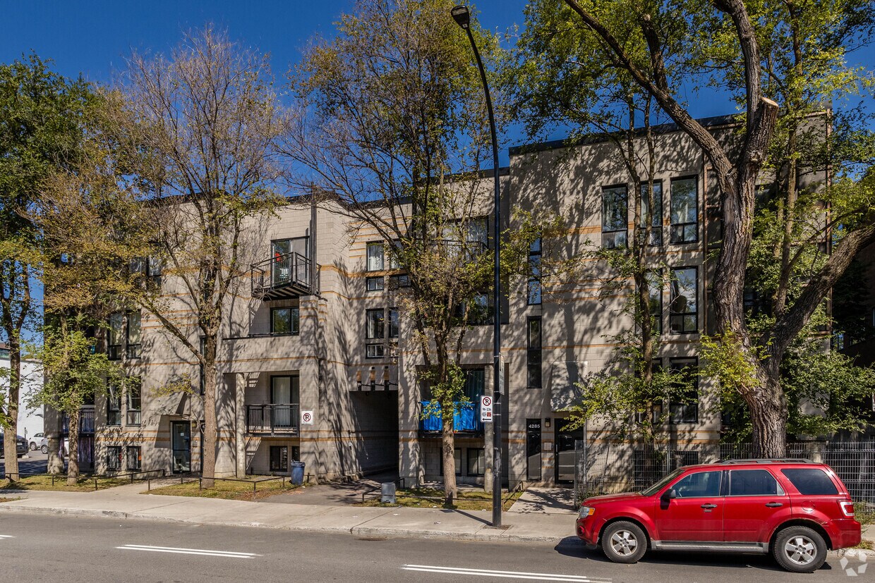 Building Photo - 4285-4295 Av Papineau