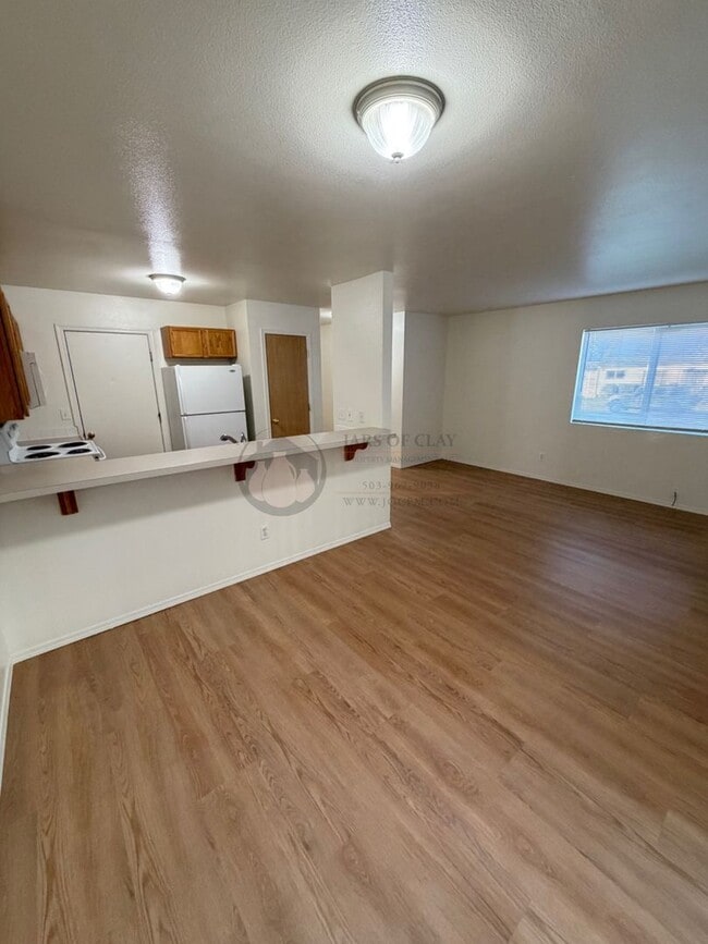 Building Photo - Charter Triplex #2023-LL723