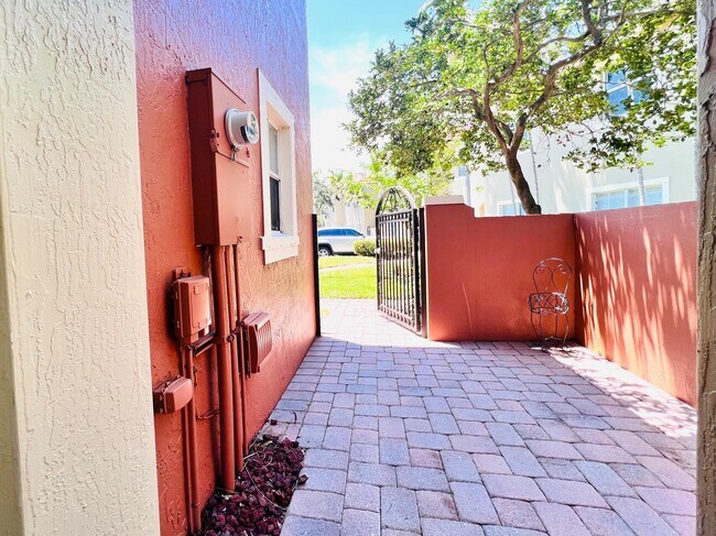 Foto del edificio - 204 Lake Monterey Cir