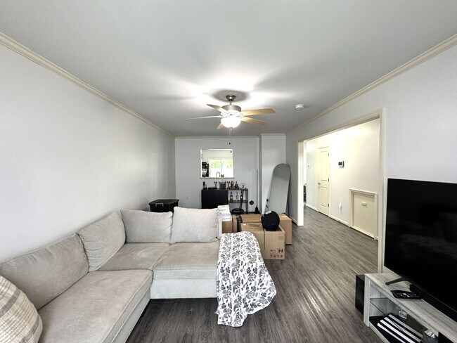 Foto del edificio - Beautiful Townhome with a Spacious Layout!