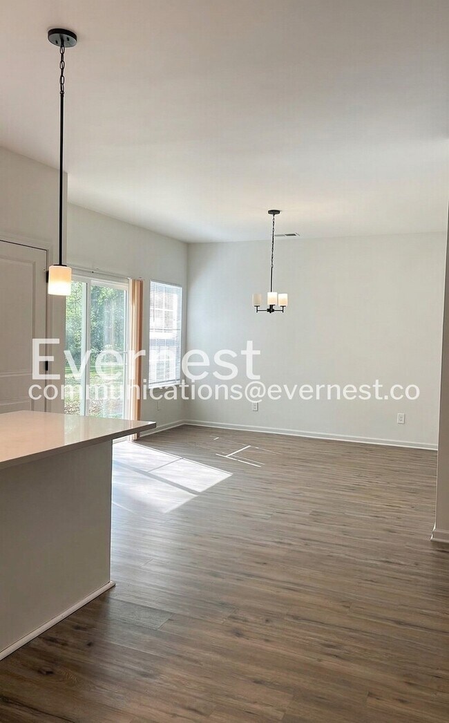 Foto del edificio - 133 Stilwell Oaks Cir