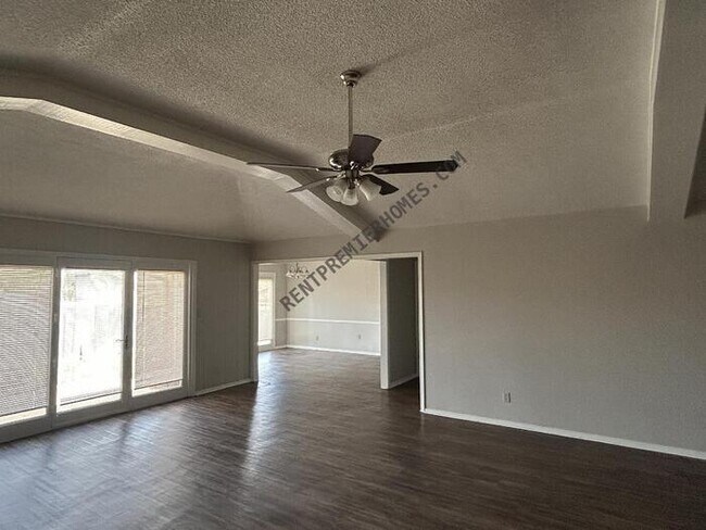 Foto del edificio - 2979 E 78th St