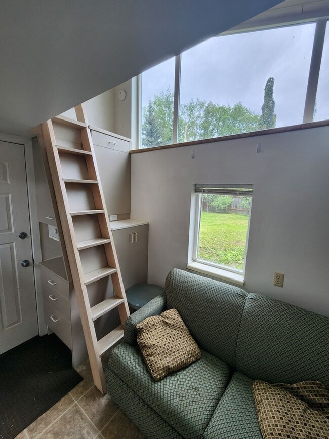 Building Photo - Tiny Home near U-Med