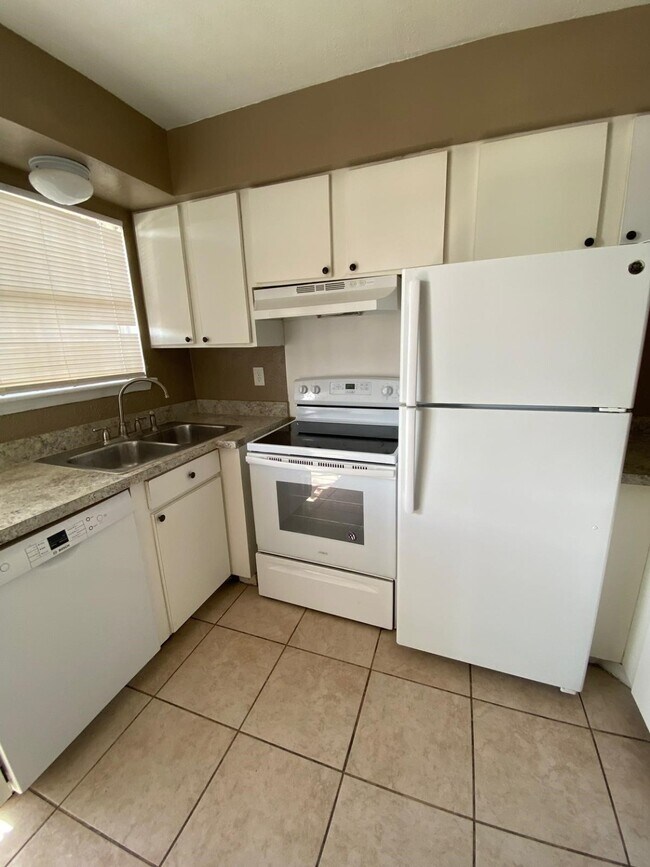 Foto del edificio - 6305 Westward St