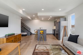 Building Photo - 118 Orlando Ave