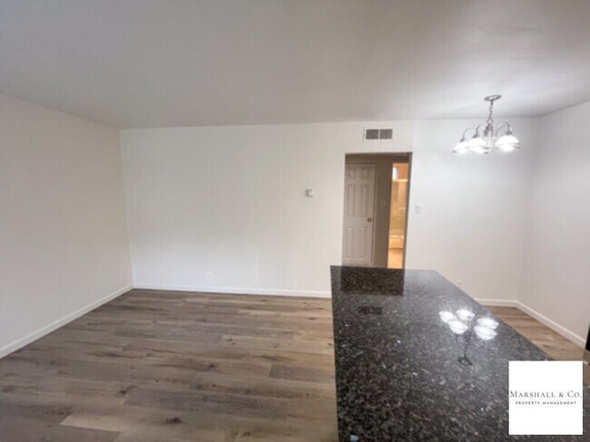 Foto del edificio - GERSTLE PK! QUIET 2BR/1BA, SMALL BLDG,MANY NEW FEATURES!WALK TO TOWN!