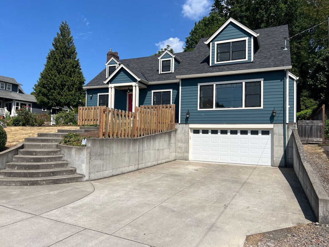 Primary Photo - Beautiful & Charming 4-bedroom Home Near M...
