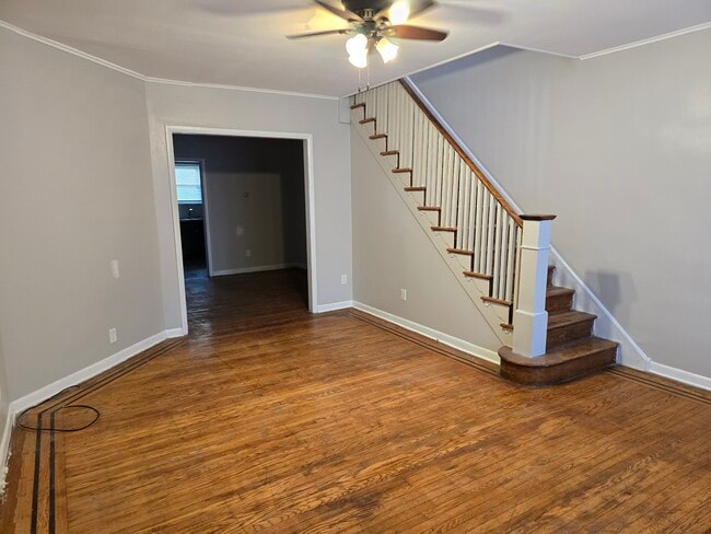 Building Photo - 1353 Dyre St