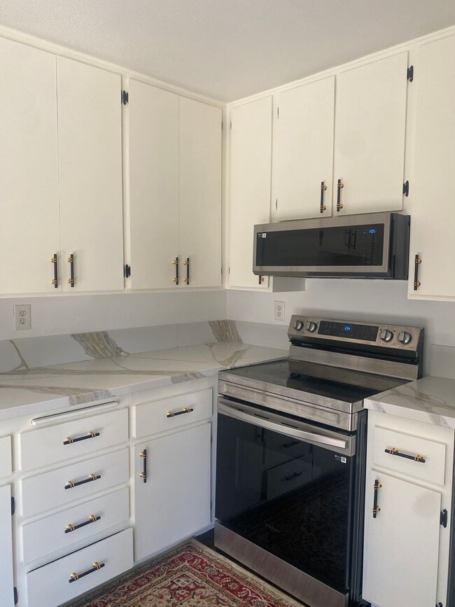 Foto del edificio - Move-In Ready Condo in Quiet Community (furniture optional!)
