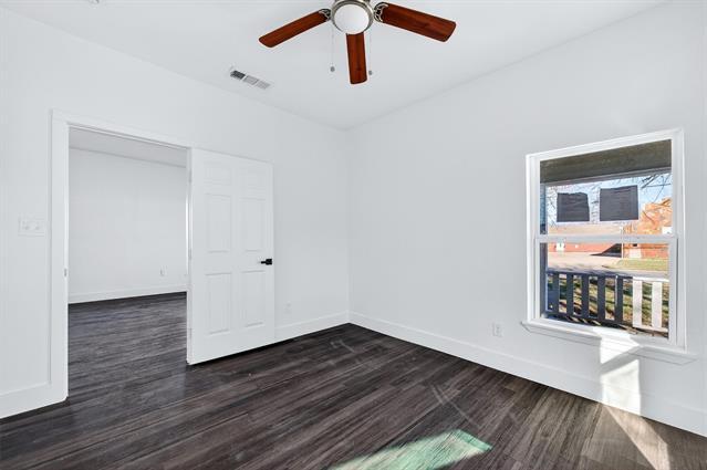 Building Photo - 710 E Lamar St