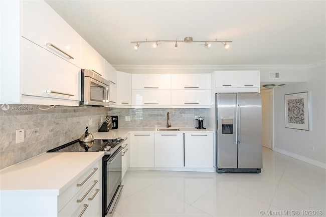 Building Photo - 16699 Collins Ave
