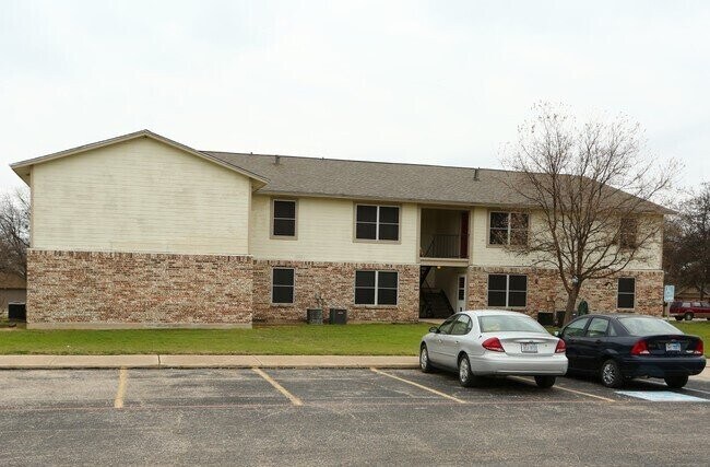 Building Photo - 909 W 7th St