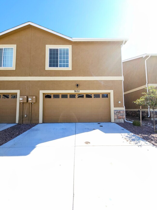 Building Photo - 7632 Spruce Pne Grv