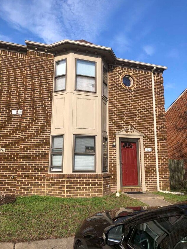 Primary Photo - End Unit Townhome in Riverwalk