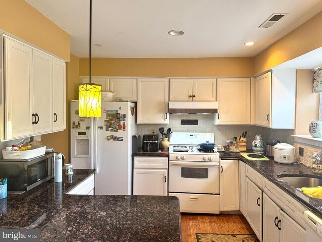 Building Photo - 32 Ketley Pl