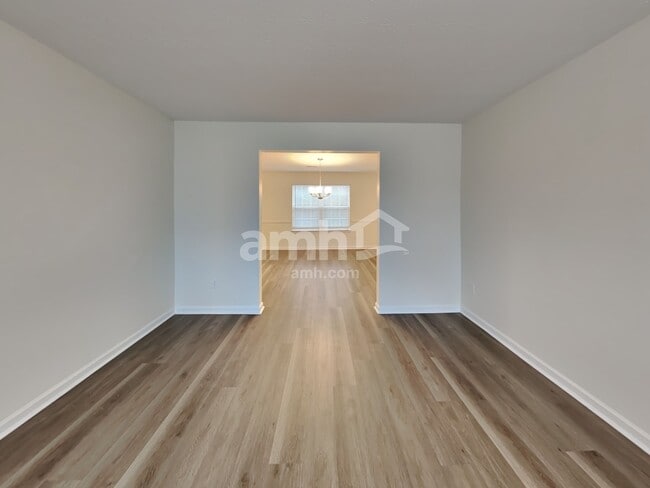 Foto del edificio - 1697 Bennett Dr