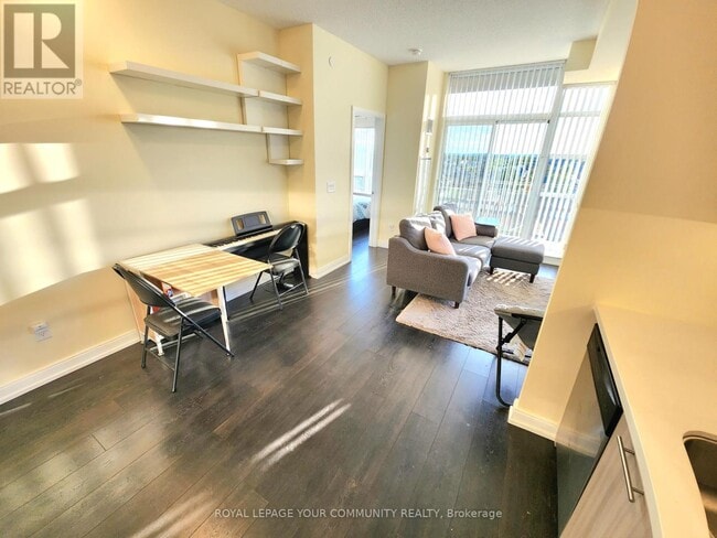 Photo du bâtiment - 540-540 Bur Oak Ave