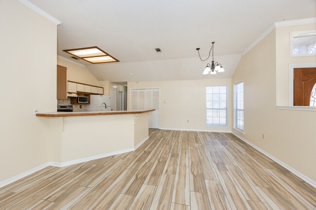 Building Photo - 13442 S Fairview Ave