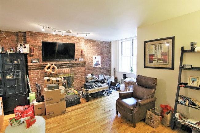 Building Photo - 53 W 84th St