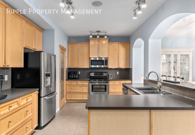Building Photo - Modern 4 Beds, 3.5 Baths Single- Family | ...