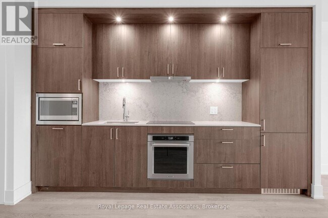 Building Photo - 259 The Kingsway