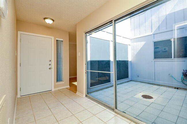 Foto del edificio - 219 Gentilly Dr