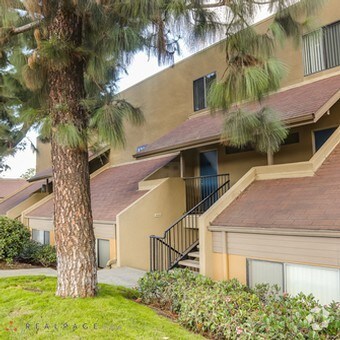 Foto principal - 9555 Genesee Ave