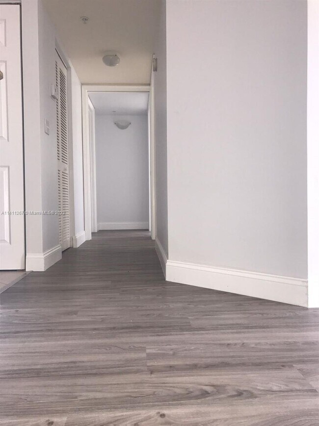 Foto del edificio - 620 SW 111th Ave