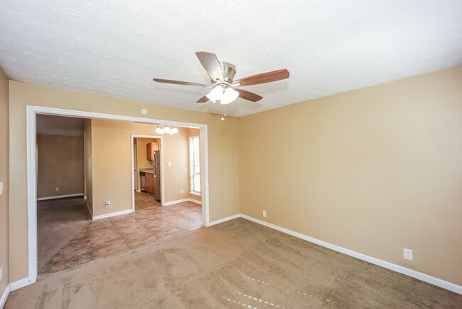 Building Photo - 5818 Northfield Dr