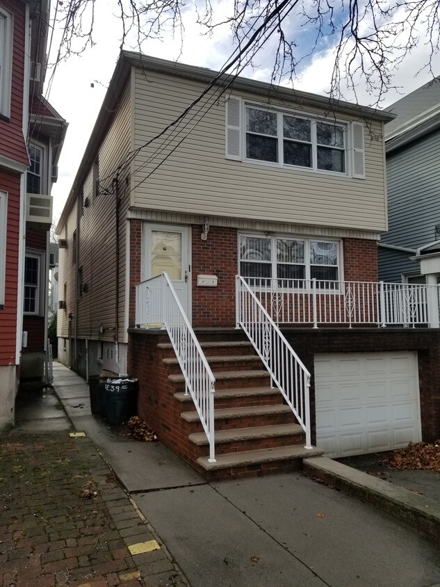 Primary Photo - 30 E 39th St
