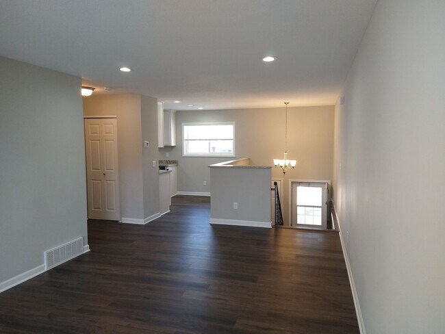 Foto del edificio - Cozy 3 Bed 1 & 3/4 Bath Townhome