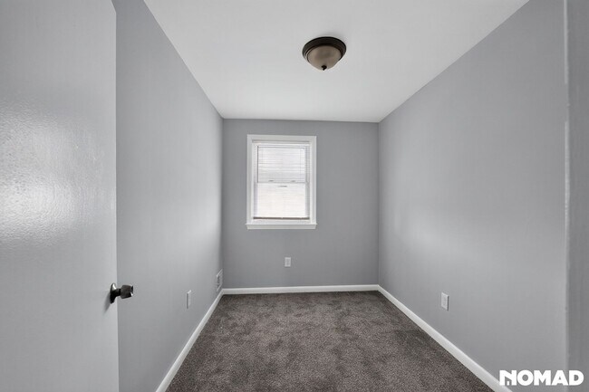 Foto del edificio - 2229 Redthorn Rd