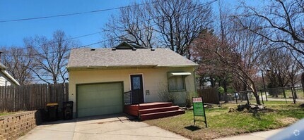 Building Photo - 420 8th Ave SE