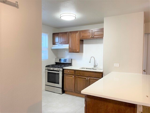 Updated kitchen - 1541 Xenia St