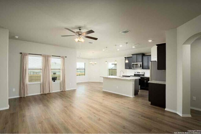 Foto del edificio - 2402 Corradino St