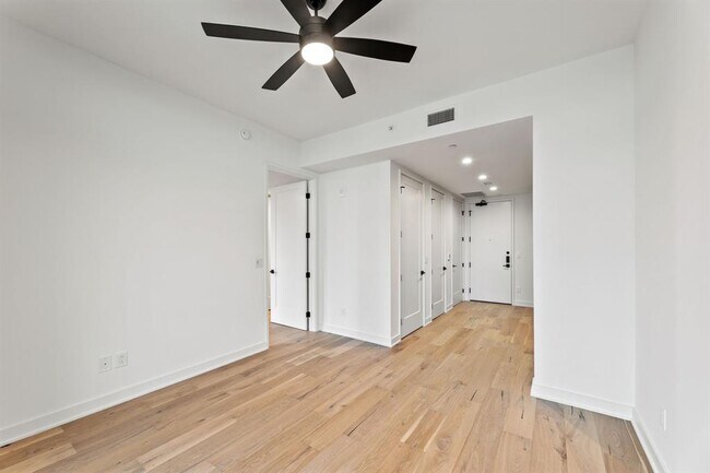 Building Photo - 84 East Ave