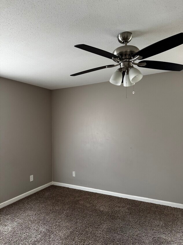 Foto del edificio - Benson Blvd